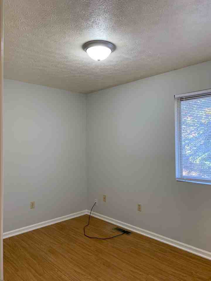 1910 Fletcher Ave Apt A - Photo 4 of 17
