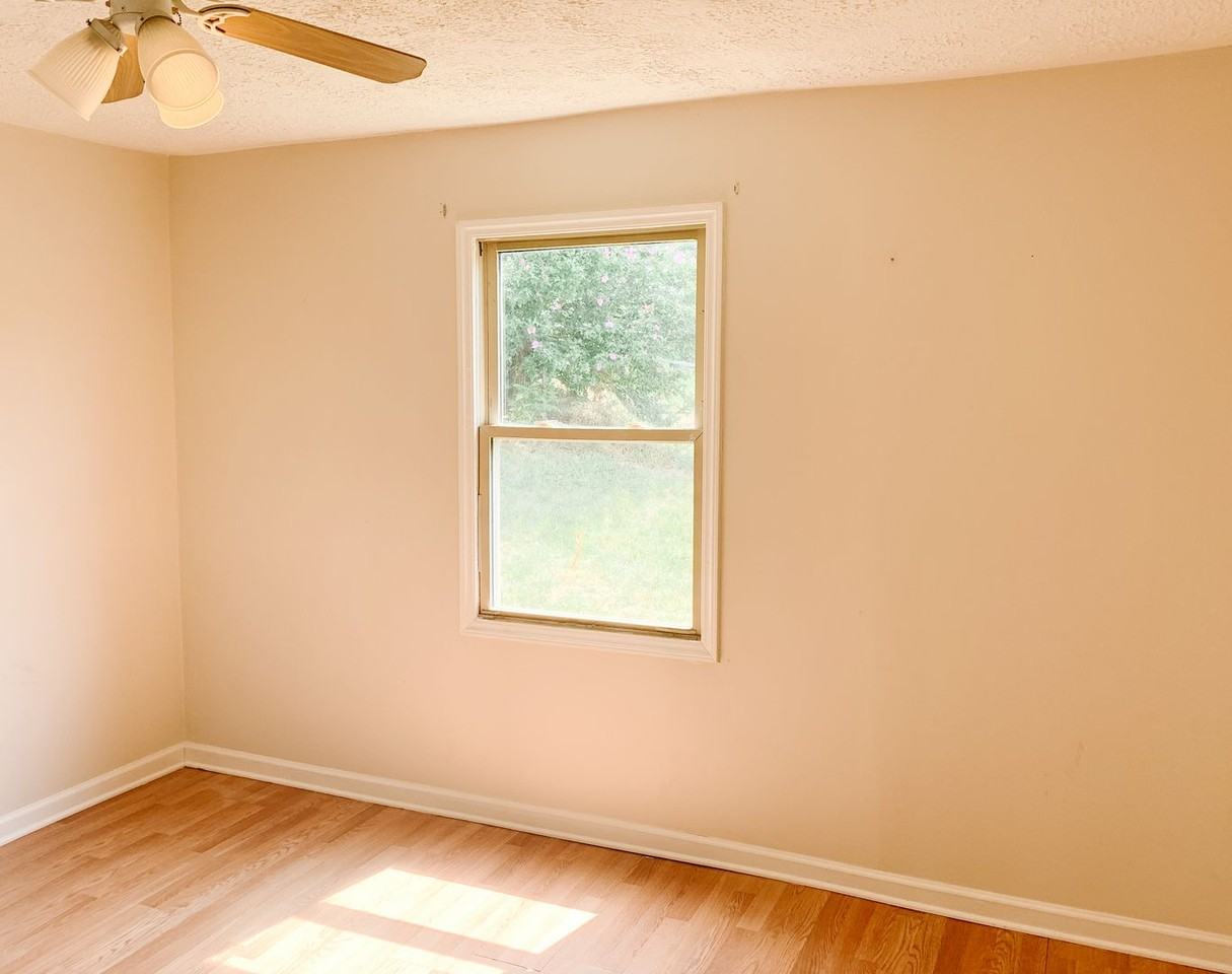 1100 Montgomery St - Photo 5 of 18