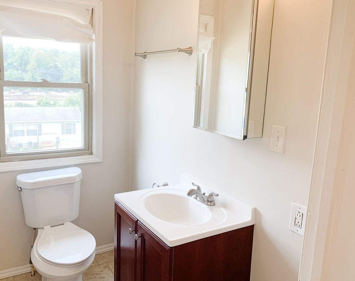 1100 Montgomery St - Photo 6 of 18