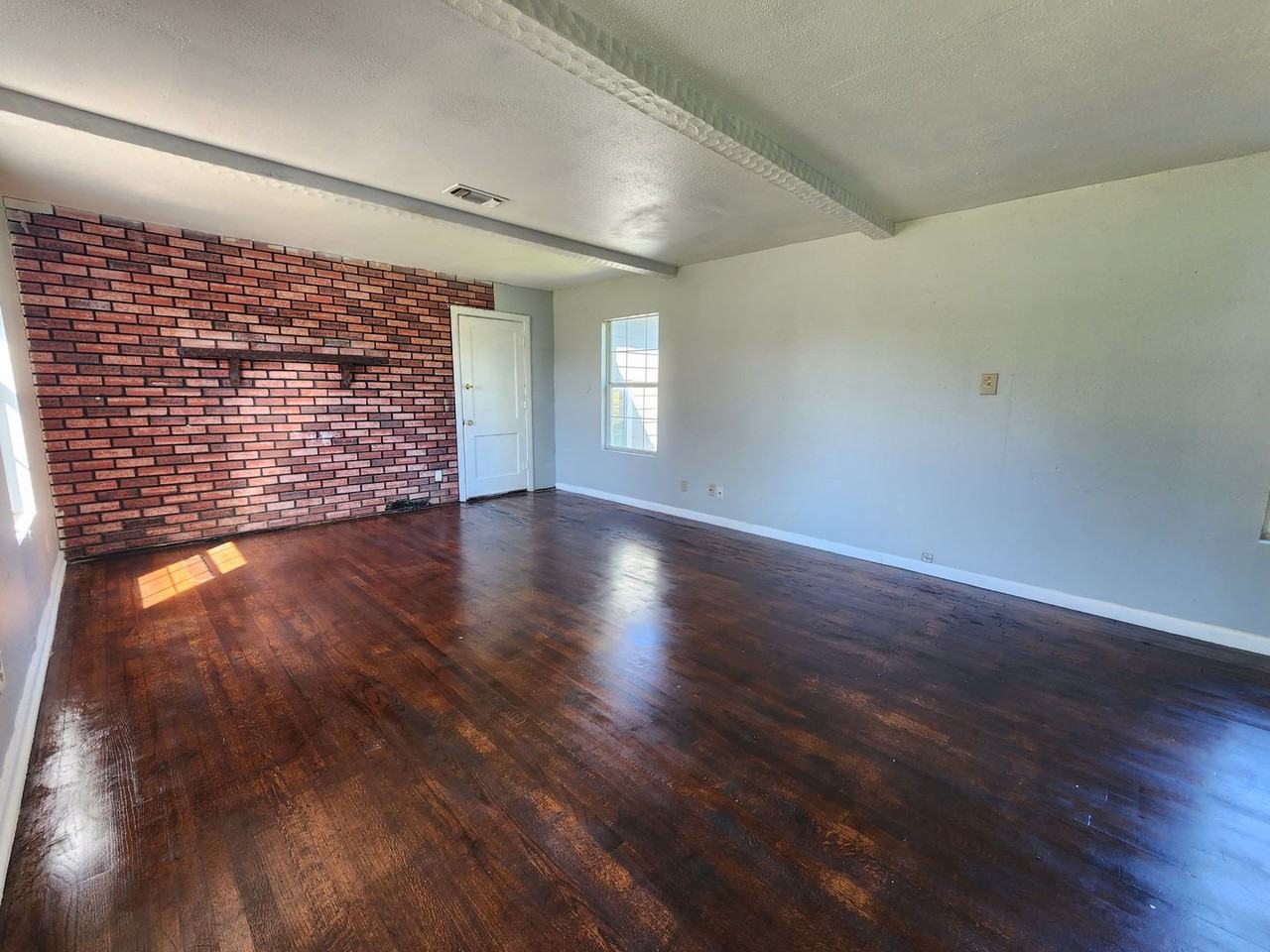 1506 Chapman St - Photo 2 of 12