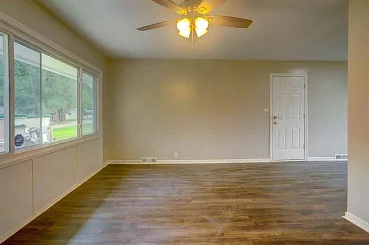 7820 E 113th Ter - Photo 2 of 10