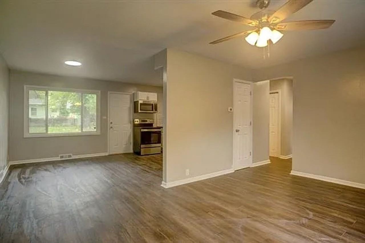 7820 E 113th Ter - Photo 3 of 10