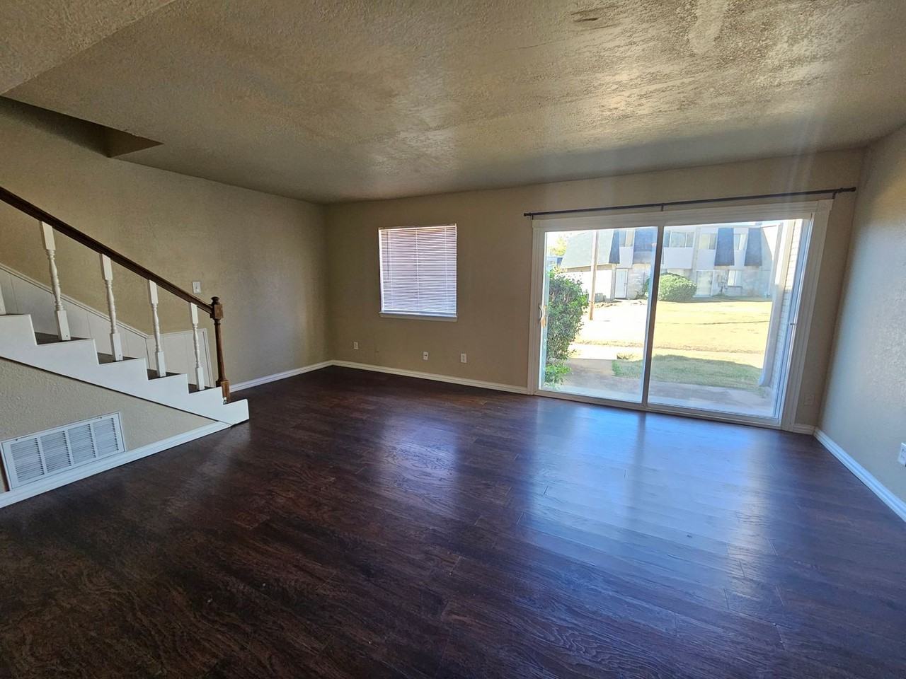 216 Justin Dr - Photo 3 of 18