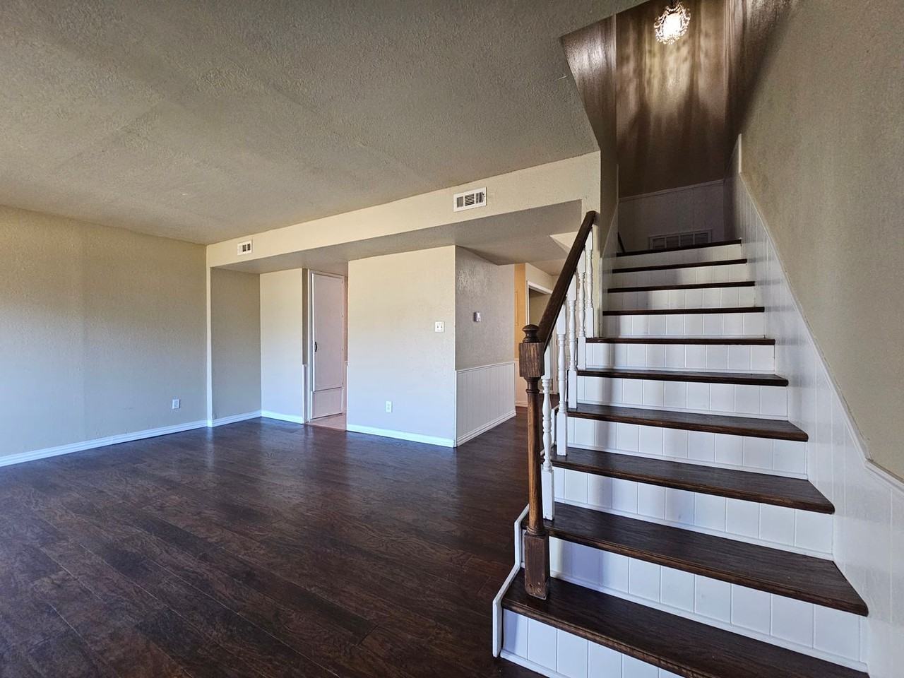 216 Justin Dr - Photo 4 of 18