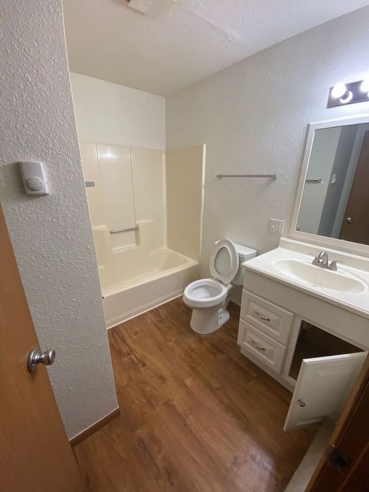 Tranquil Retreat: 125 Crescent Lake Road, Saint Clair, MO 63077 - Photo 5 of 23