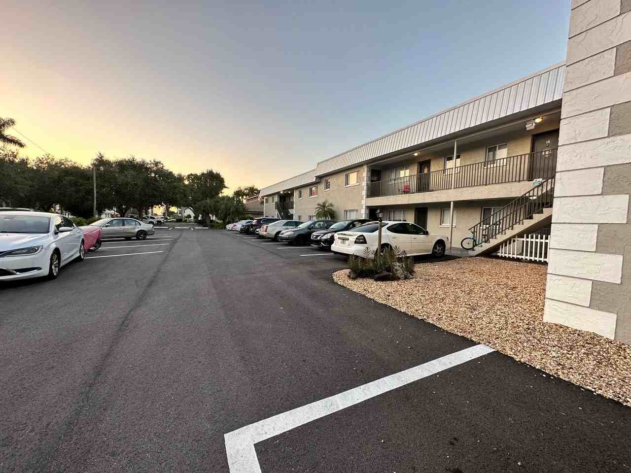 2135 Virginia Ave #8