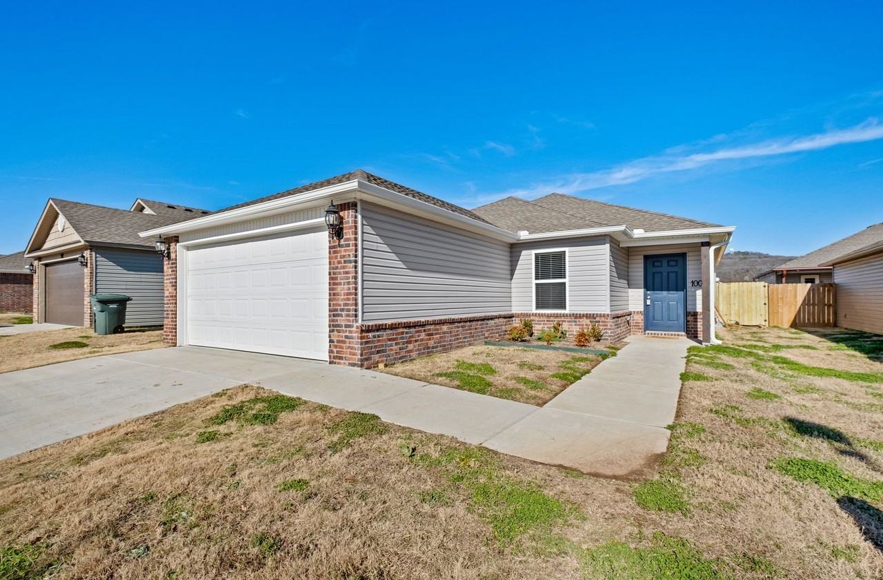 1004 E Starling St - Photo 2 of 27