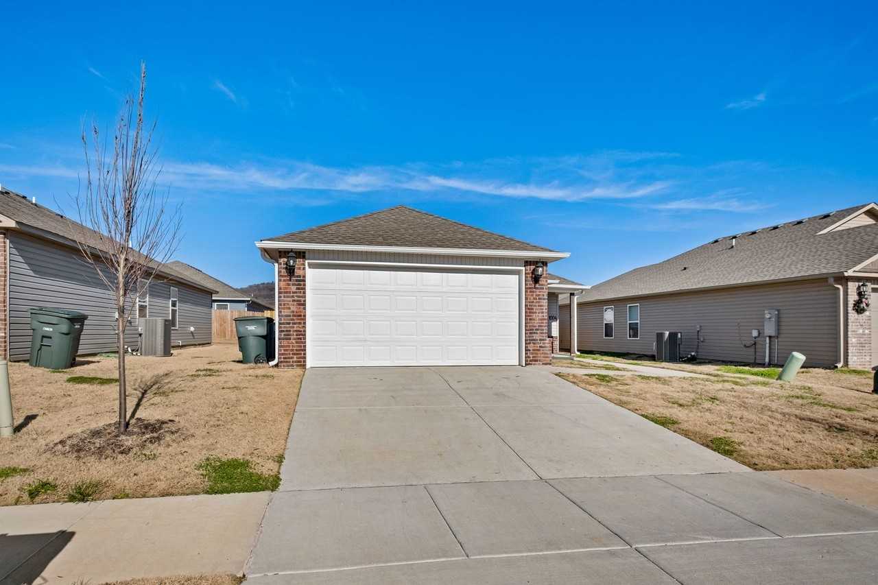 1004 E Starling St - Photo 3 of 27