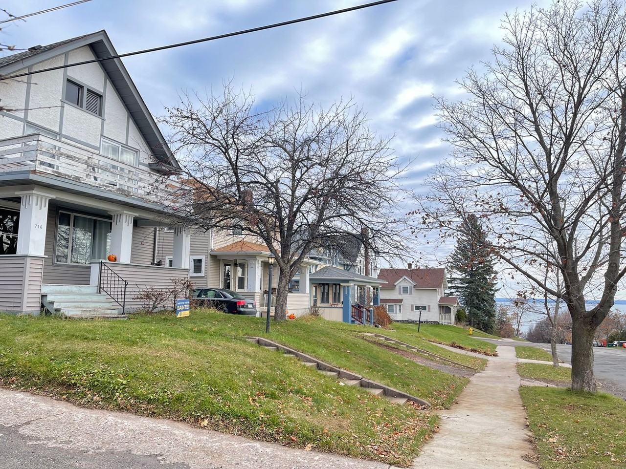 716 N 18th Ave E - Photo 2 of 26