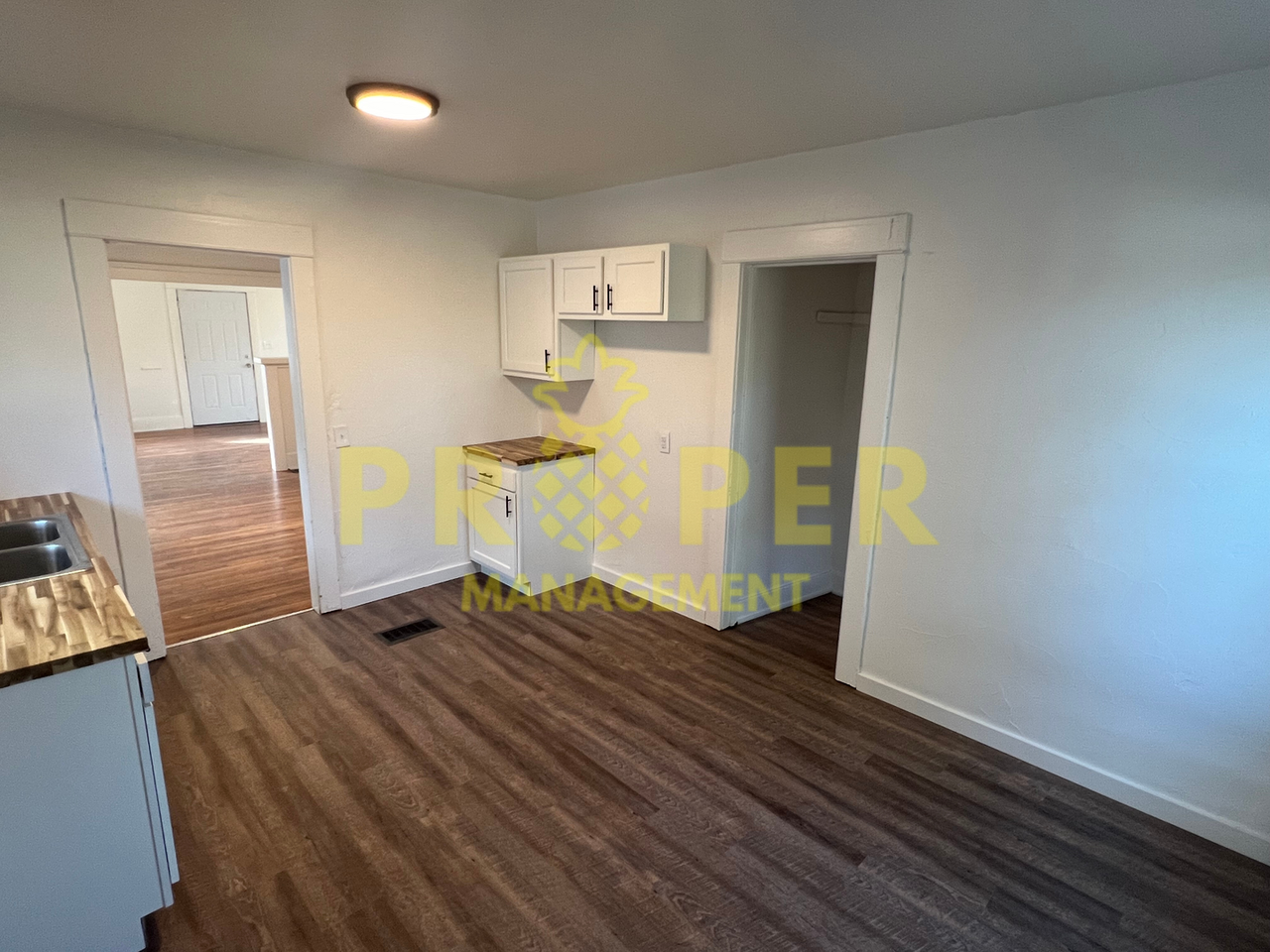 2128 Ravenwood Ave - Photo 5 of 9