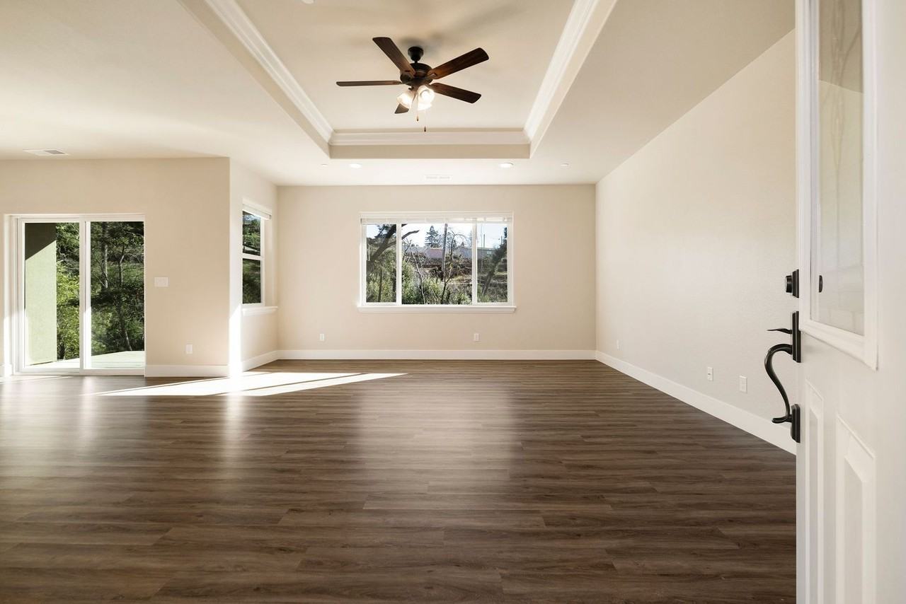 560 Valstream Dr - Photo 2 of 20