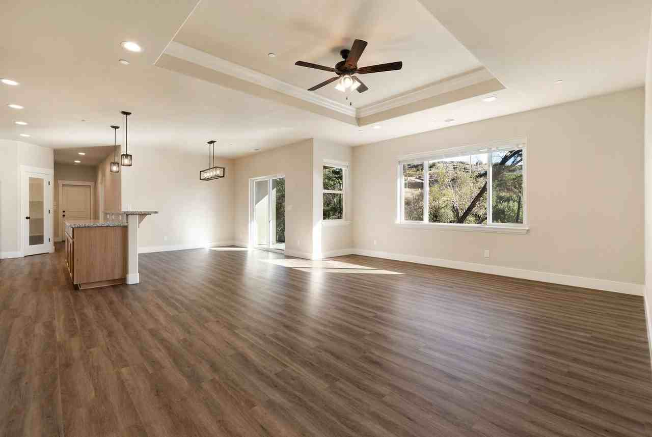 560 Valstream Dr - Photo 4 of 20