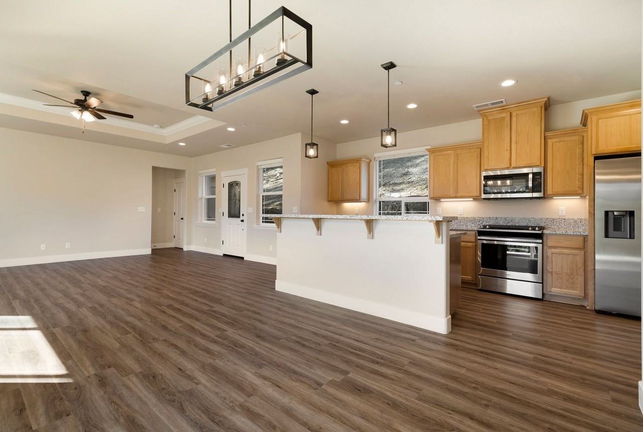 560 Valstream Dr - Photo 6 of 20