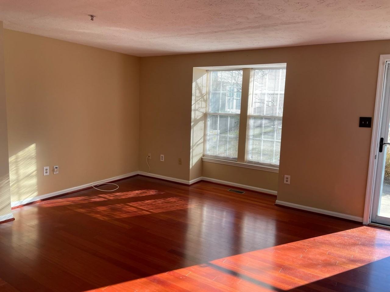 1216 Quaker Ridge Dr - Photo 3 of 14