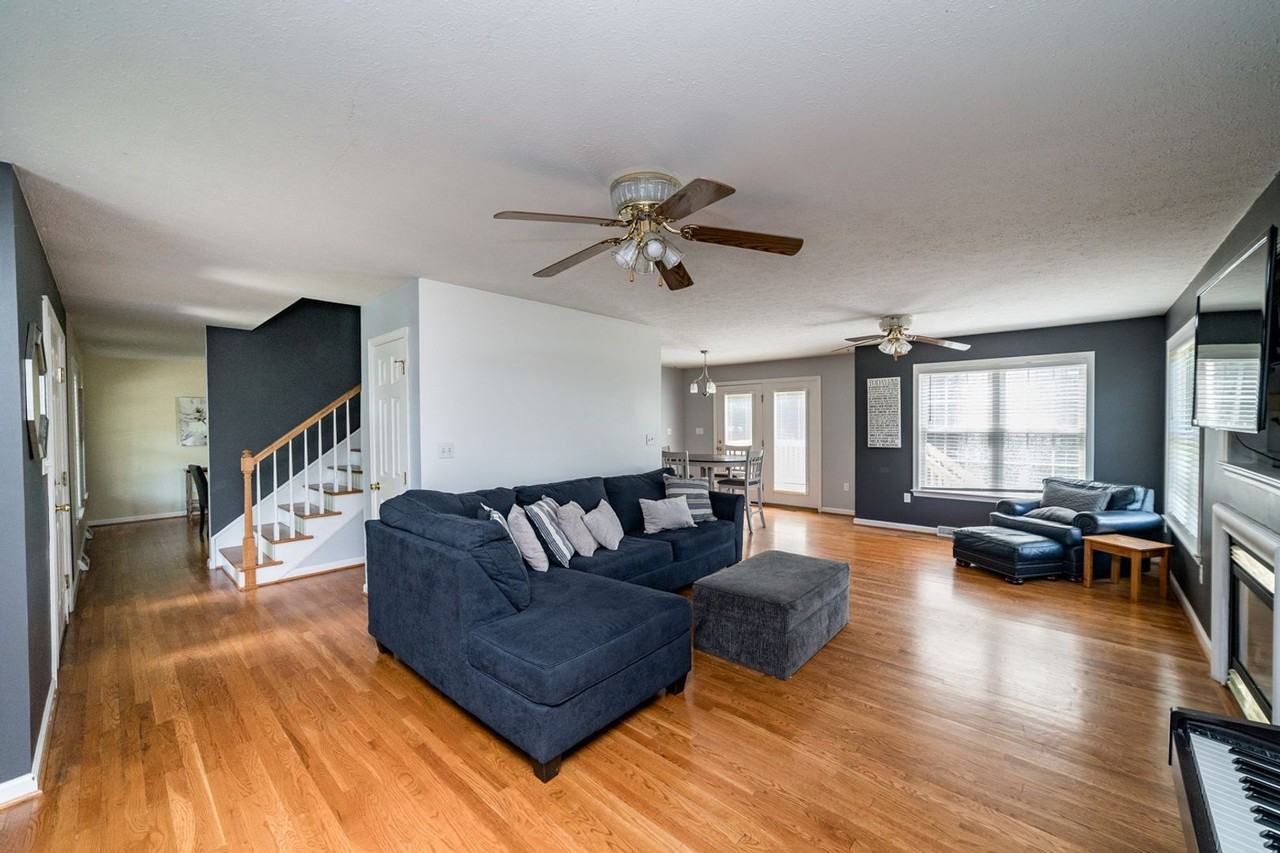 72 Viking Dr - Photo 3 of 50