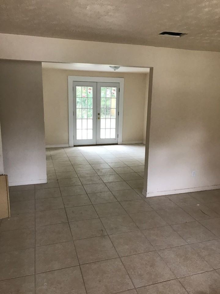 2435 Lansdowne Dr - Photo 2 of 49