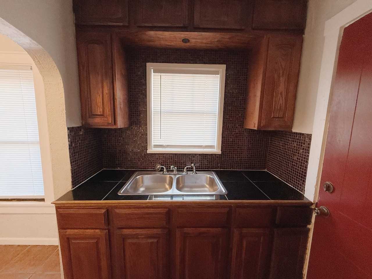 1201 Military Ct - Photo 7 of 10