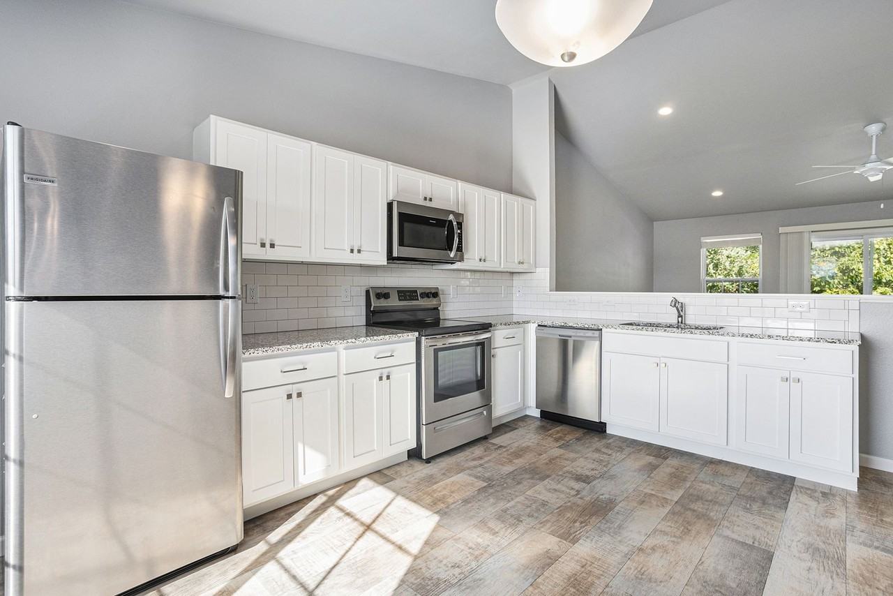 2414 Gemstone Ct - Photo 3 of 20