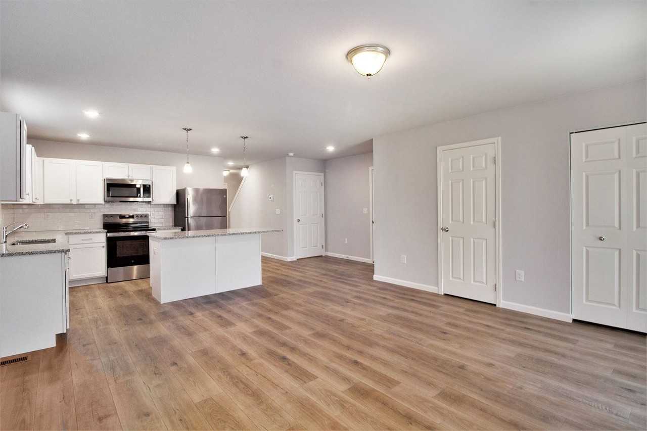 2223 Macatawa Ln - Photo 4 of 21