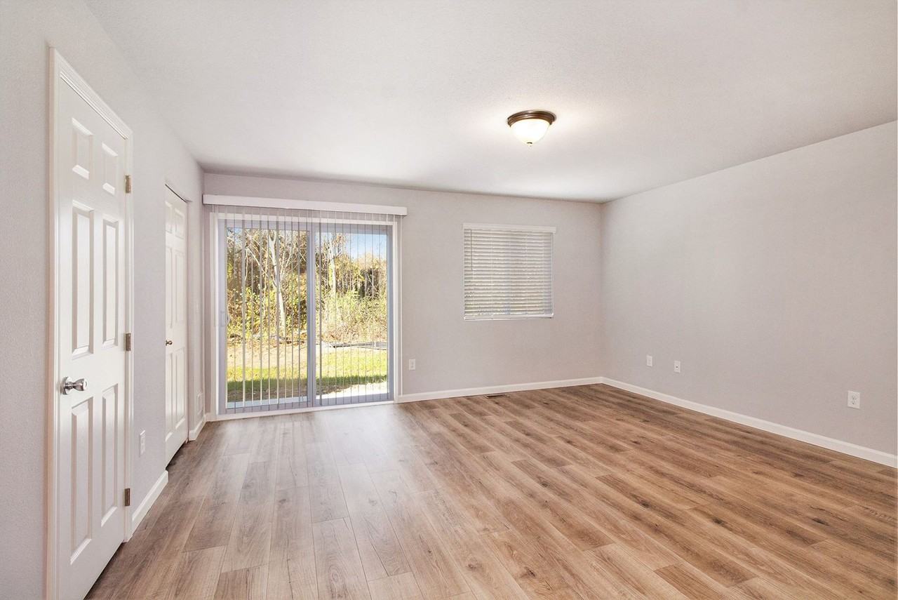 2223 Macatawa Ln - Photo 6 of 21