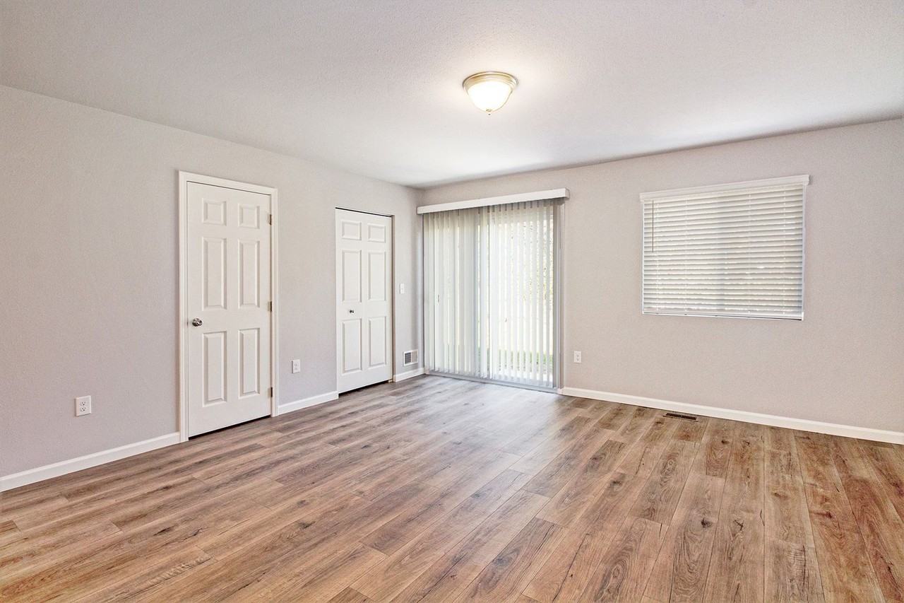 2223 Macatawa Ln - Photo 7 of 21