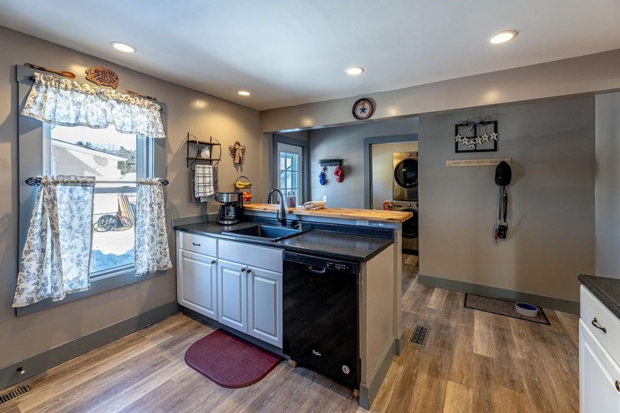 6 Beckwith Ave - Photo 3 of 33