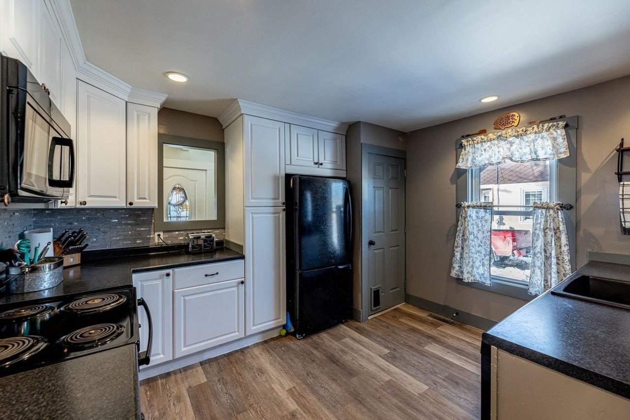 6 Beckwith Ave - Photo 2 of 33