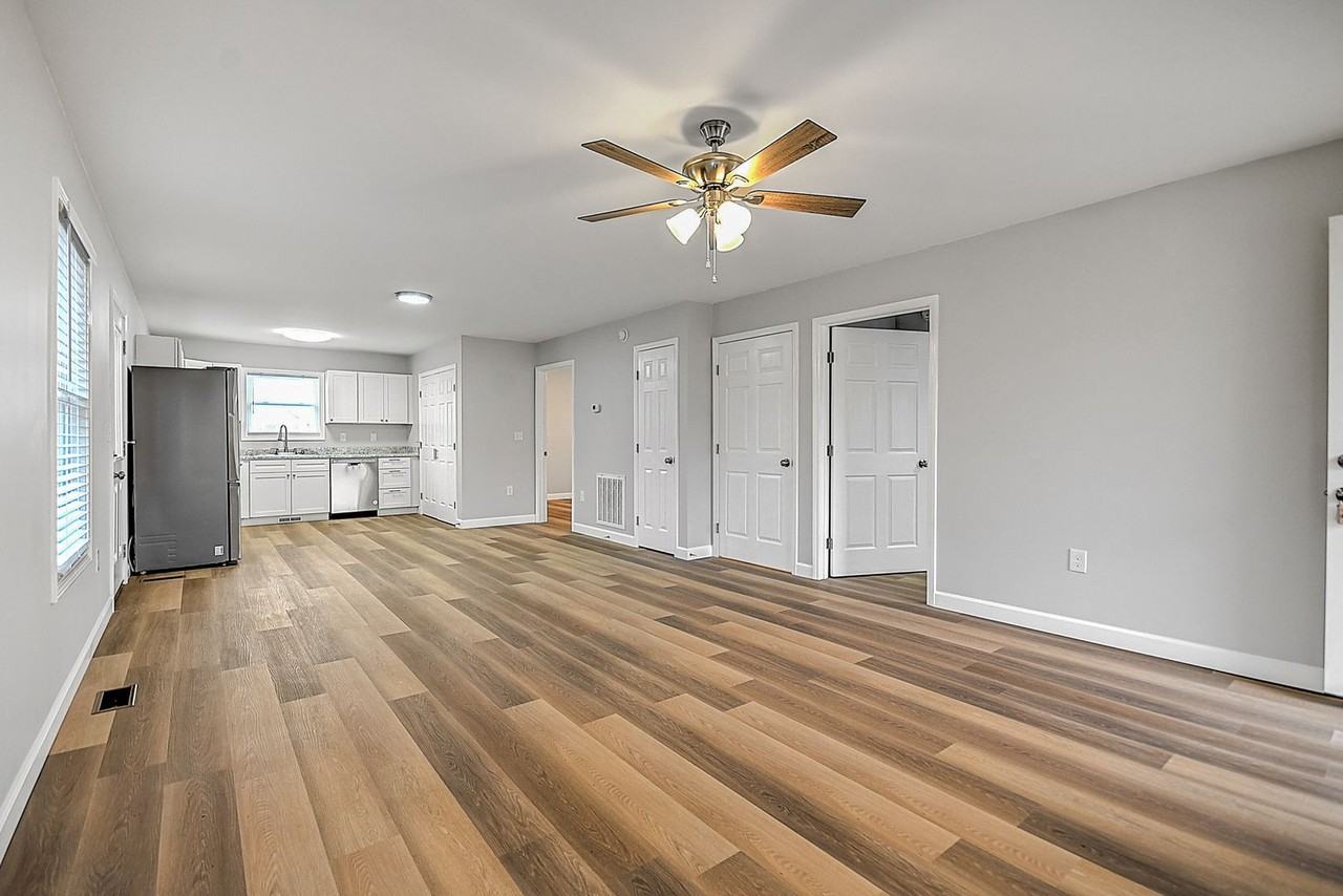 196 Oak St - Photo 3 of 27