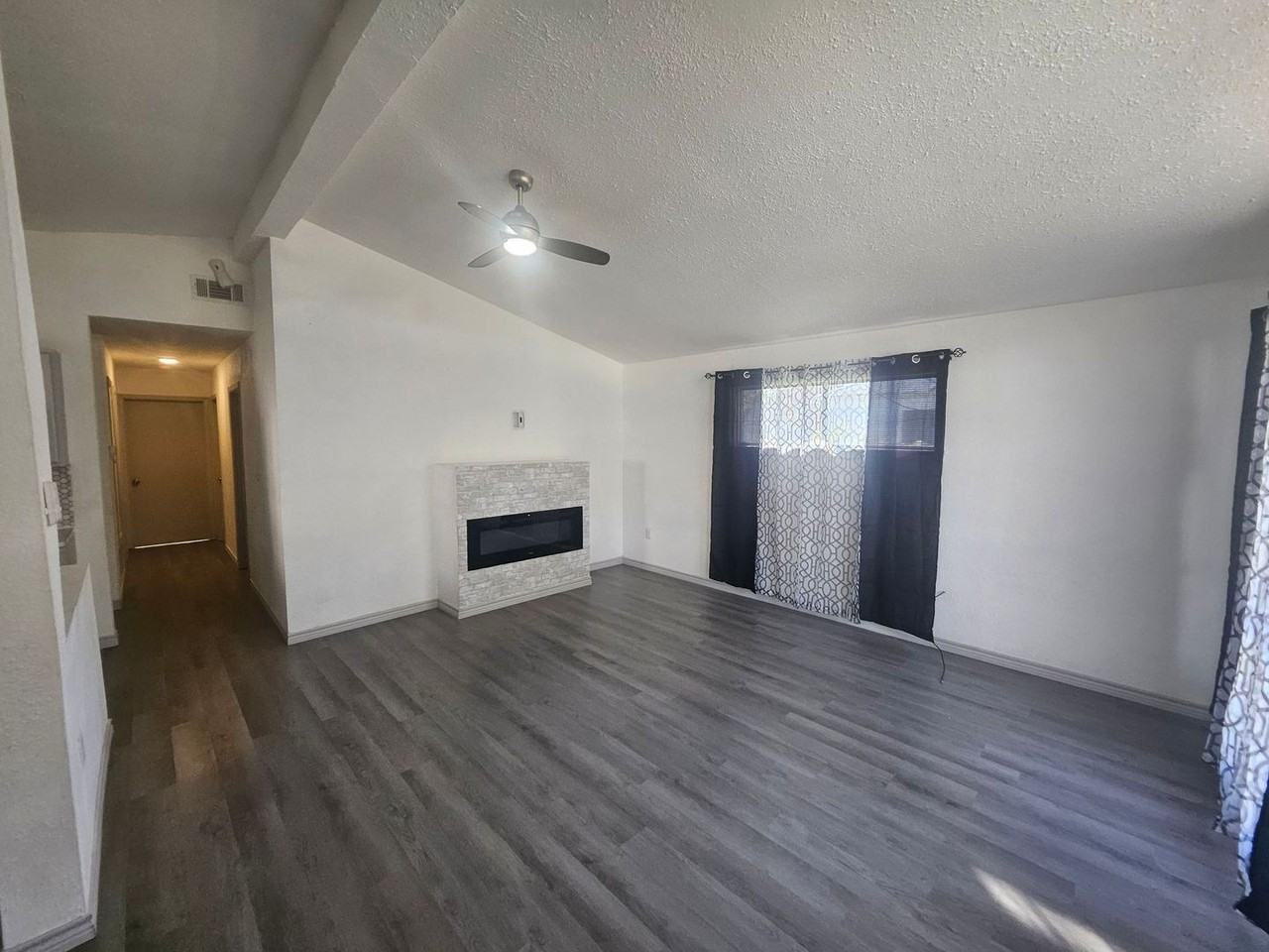 809 Kings Rd - Photo 2 of 20