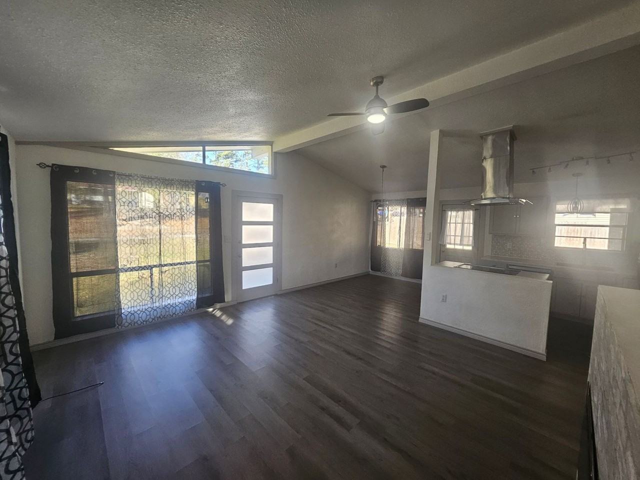 809 Kings Rd - Photo 4 of 20