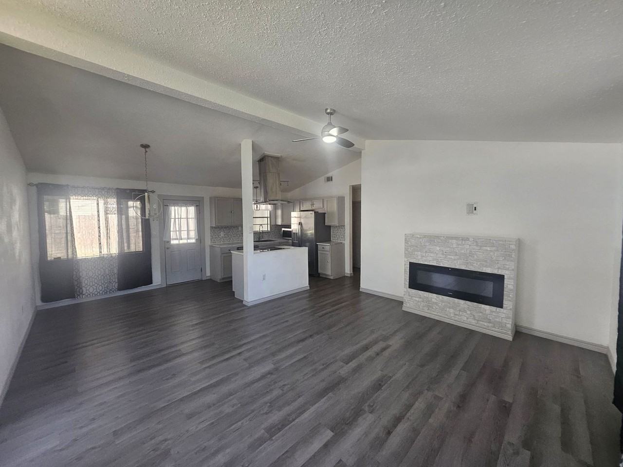 809 Kings Rd - Photo 5 of 20