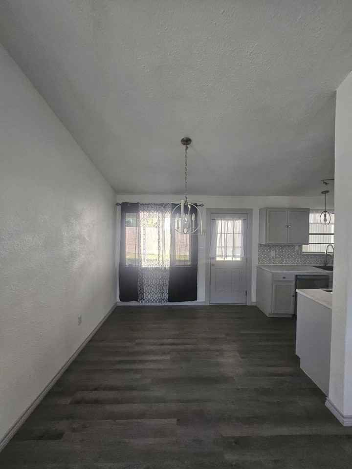 809 Kings Rd - Photo 6 of 20