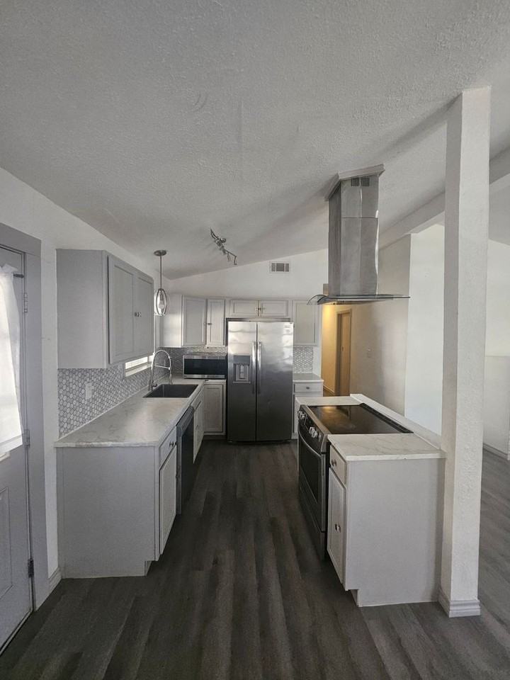 809 Kings Rd - Photo 7 of 20