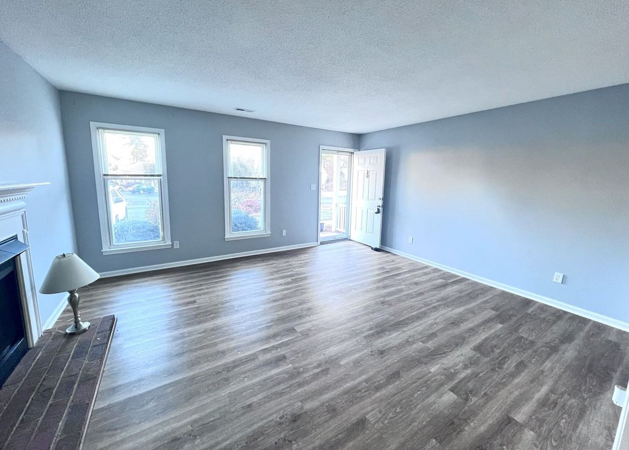 319 Oak Arbor Ln - Photo 3 of 17