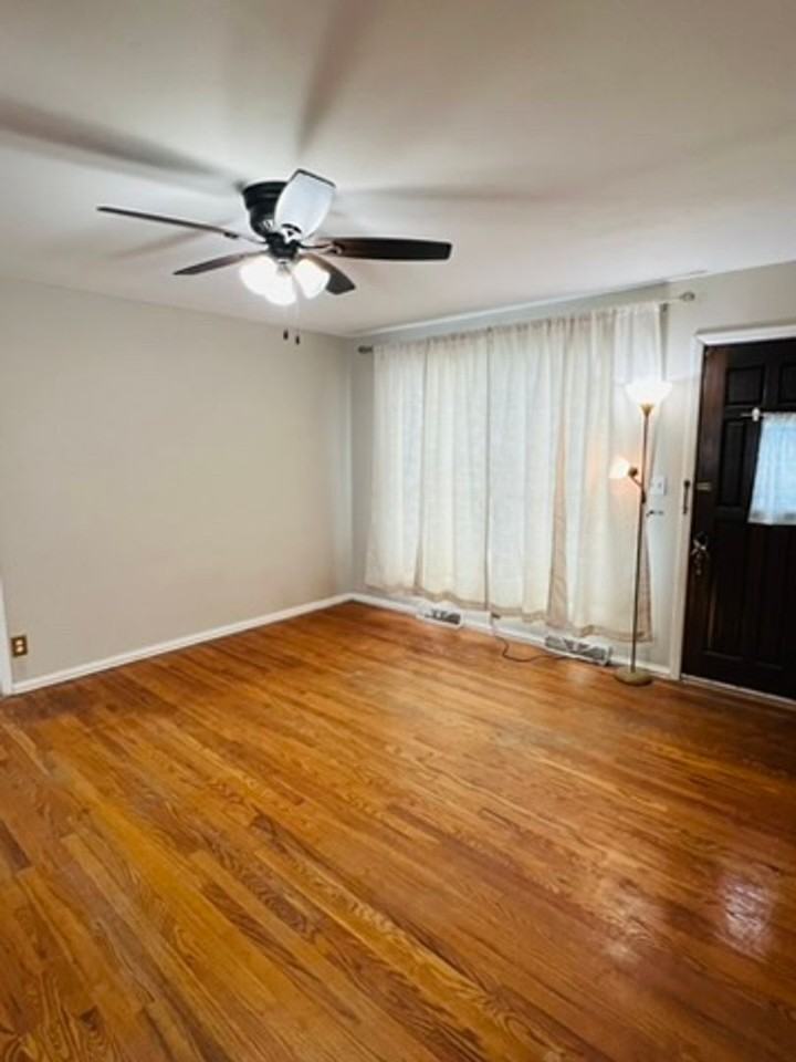 502 S Calhoun St - Photo 3 of 15