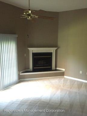 1059 Lindsay Ln - Photo 3 of 25