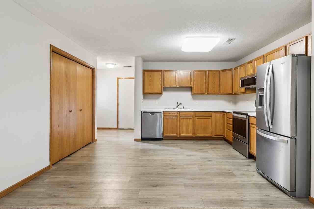 337 Williamsburg Place - Photo 3 of 27