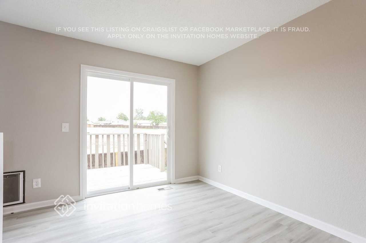 1142 S Bahama St - Photo 3 of 15
