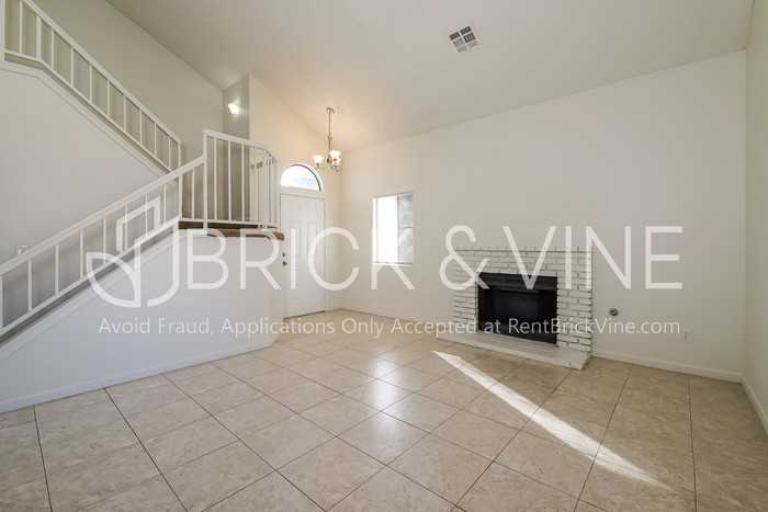 1503 E Kildare St - Photo 2 of 20