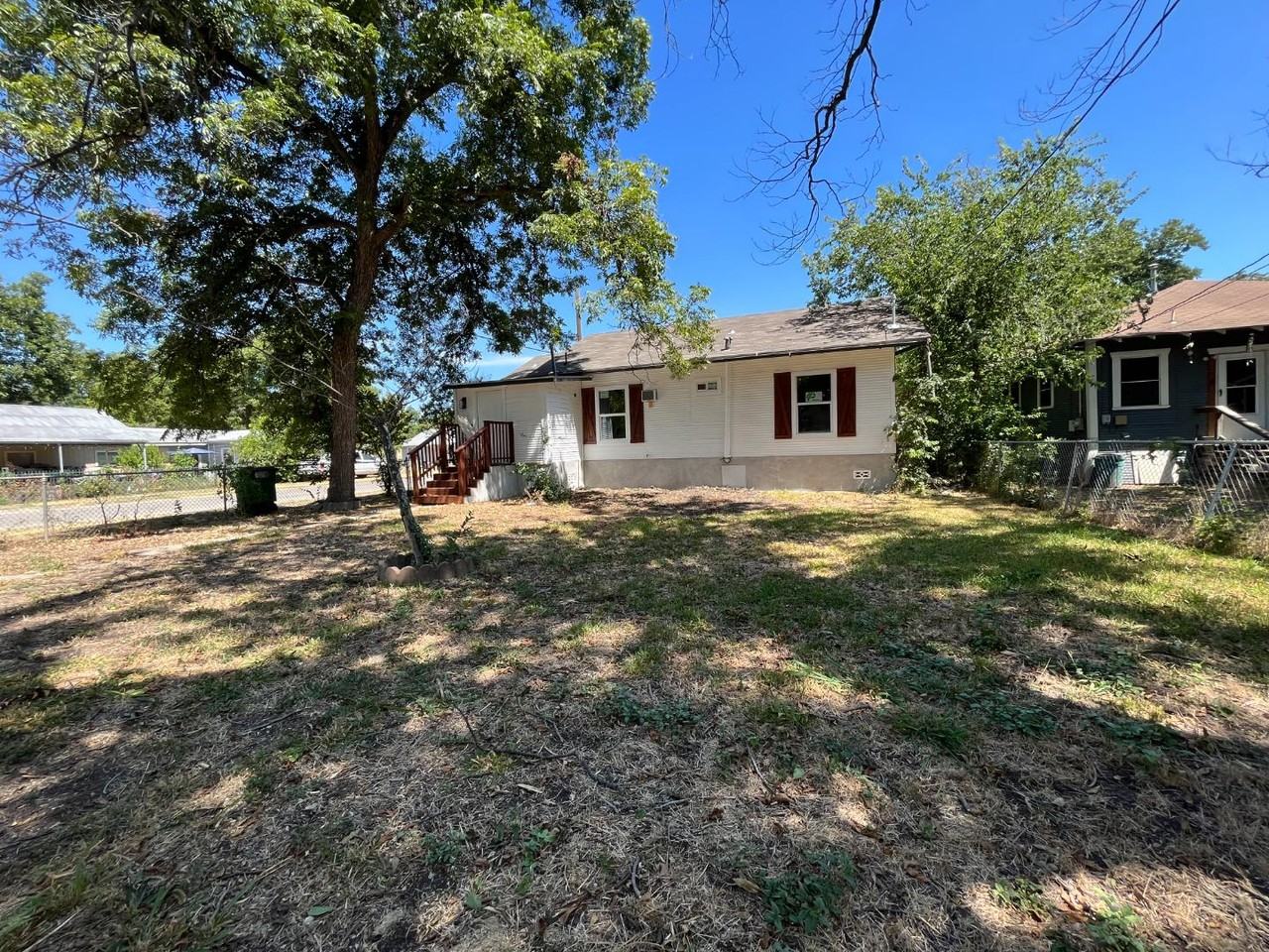 146 Isabel St - Photo 6 of 11