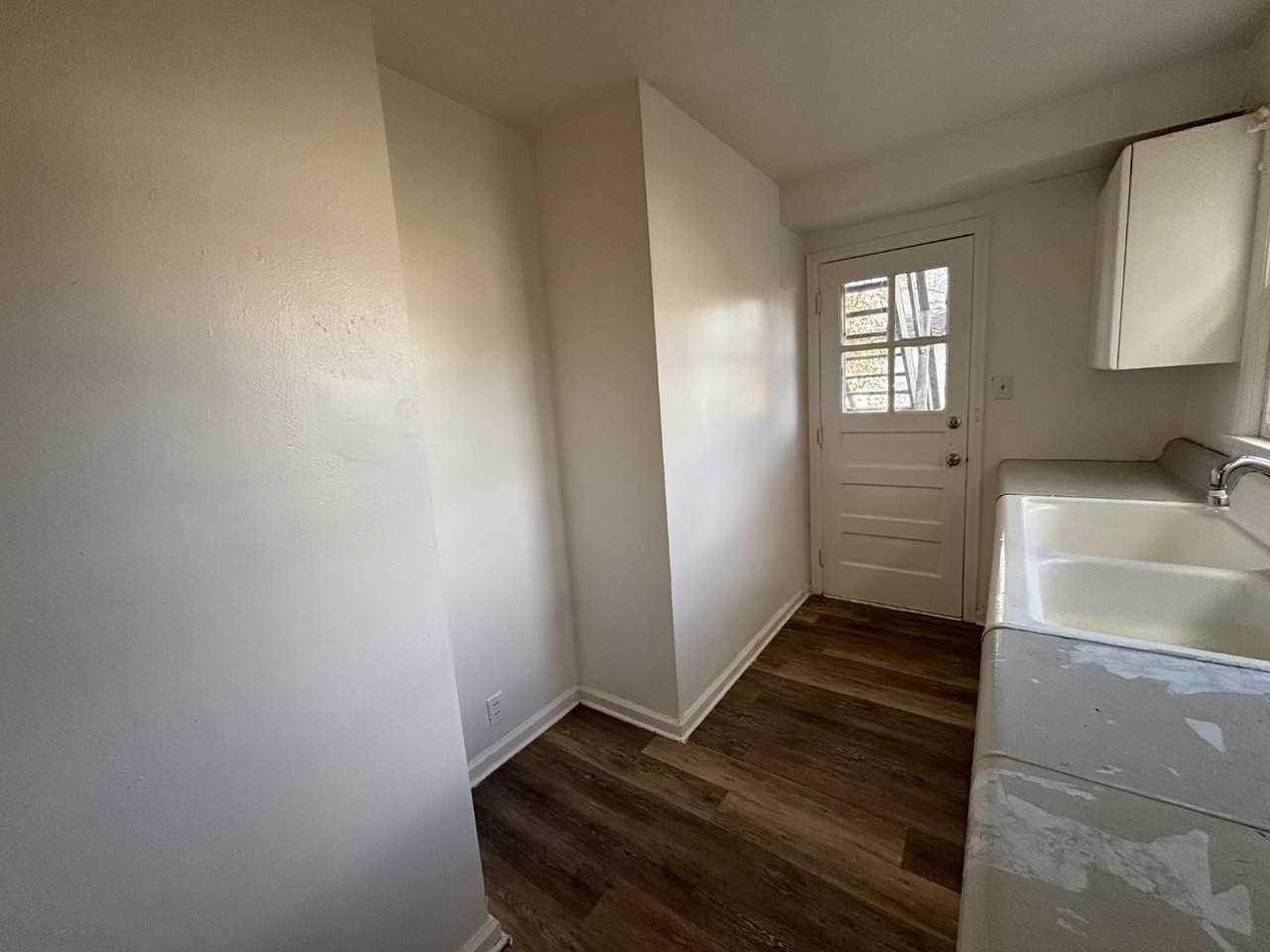 1025 Cumberland Ave - Photo 2 of 10