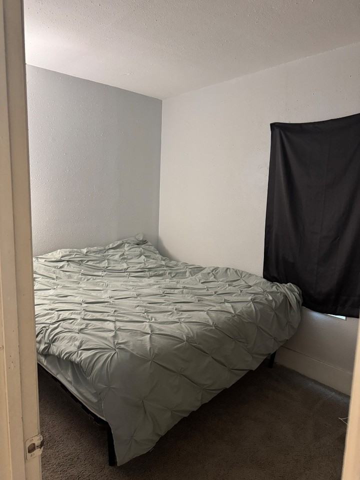 526 Liberty ST - Photo 3 of 20