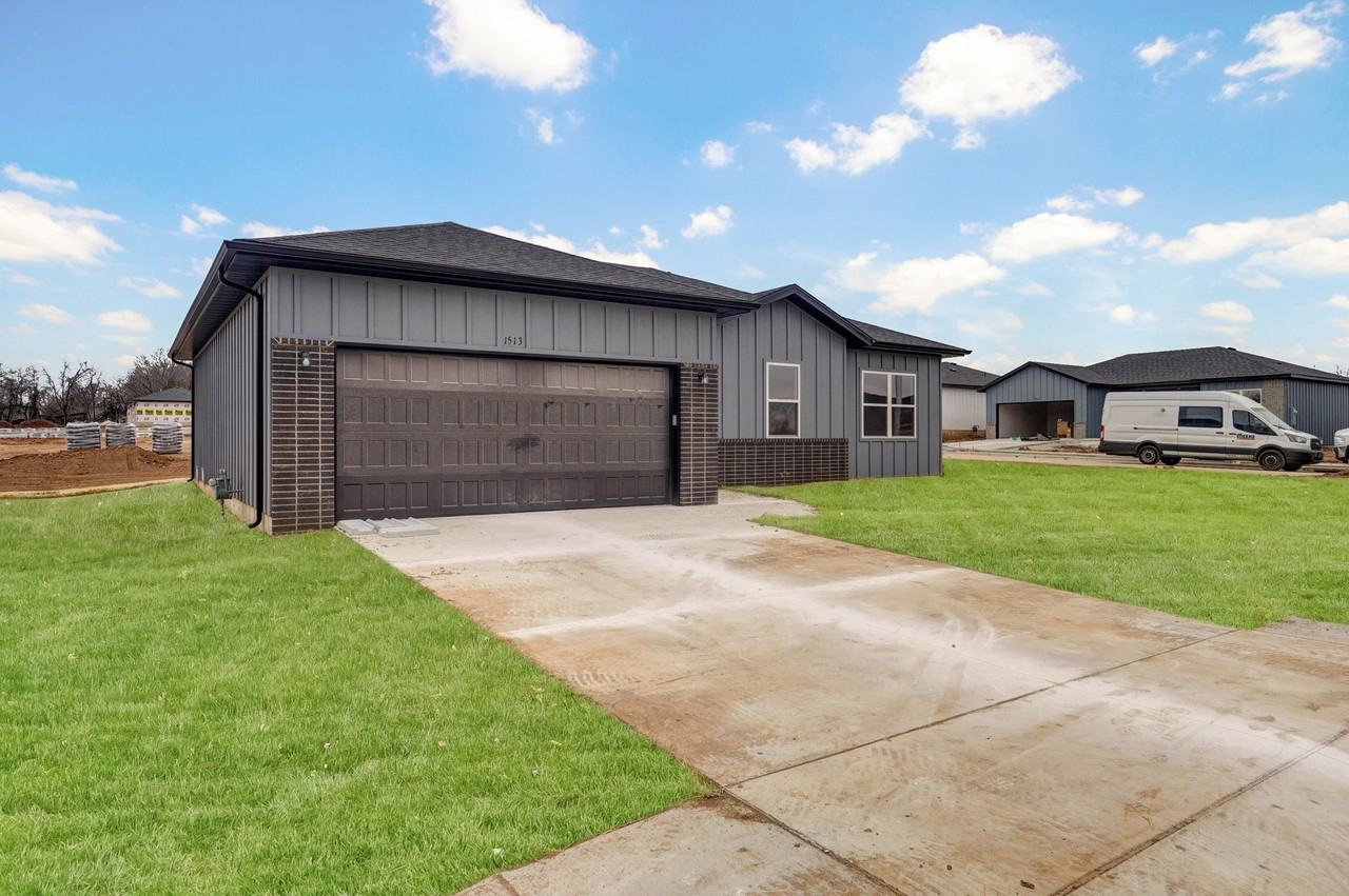 1513 S Jaylin Ave #NA - Photo 3 of 35