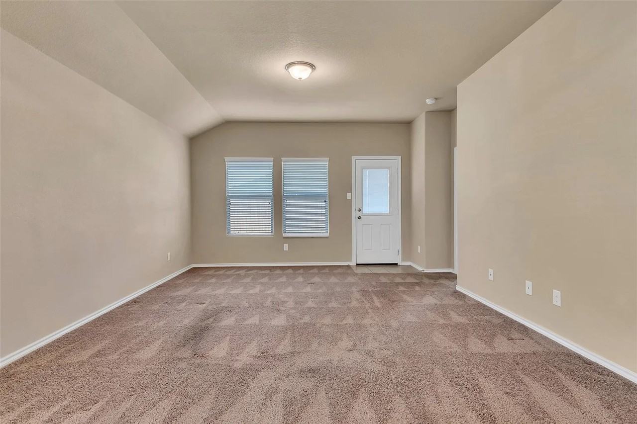 311 Triple Crown Ln #NA - Photo 6 of 17