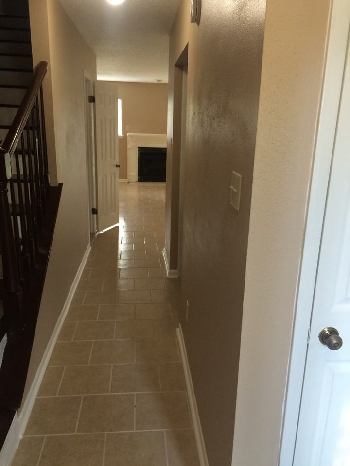 1600 Marseille Dr #13 - Photo 3 of 4