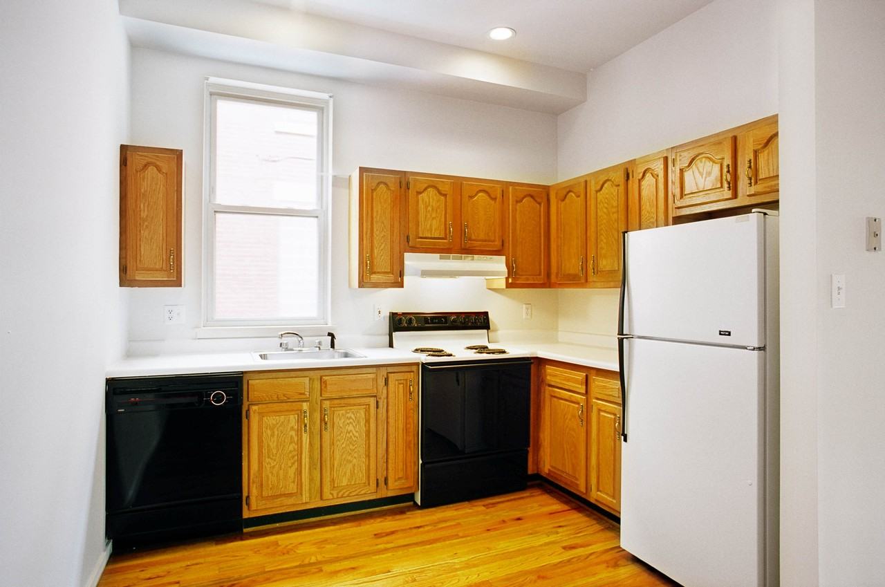 6323 Howe St #1 - Photo 3 of 4