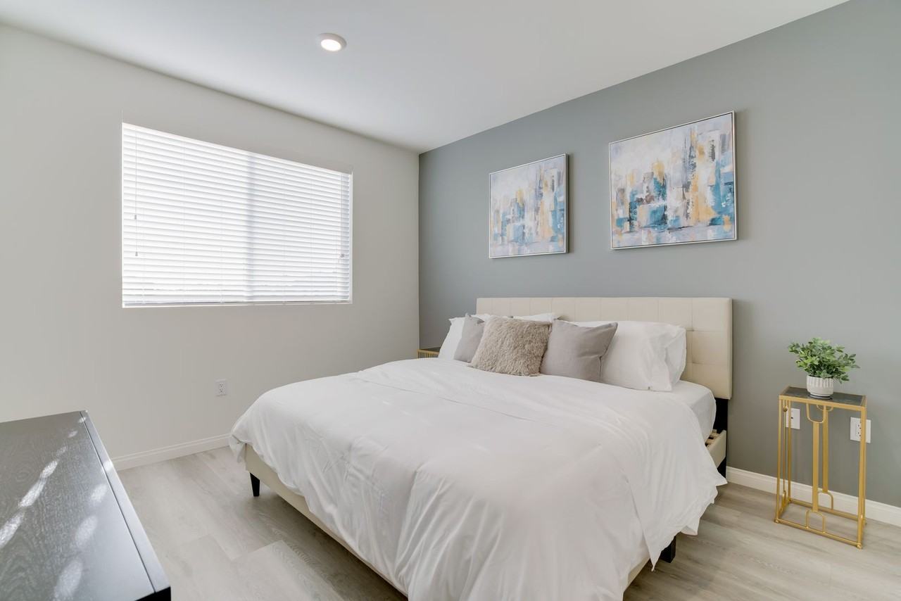 13724 Victory Blvd. - Photo 4 of 50
