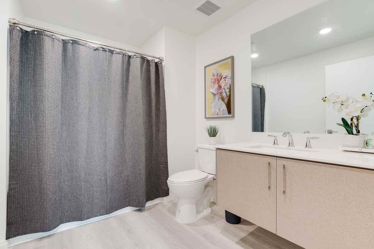 13724 Victory Blvd. - Photo 5 of 50