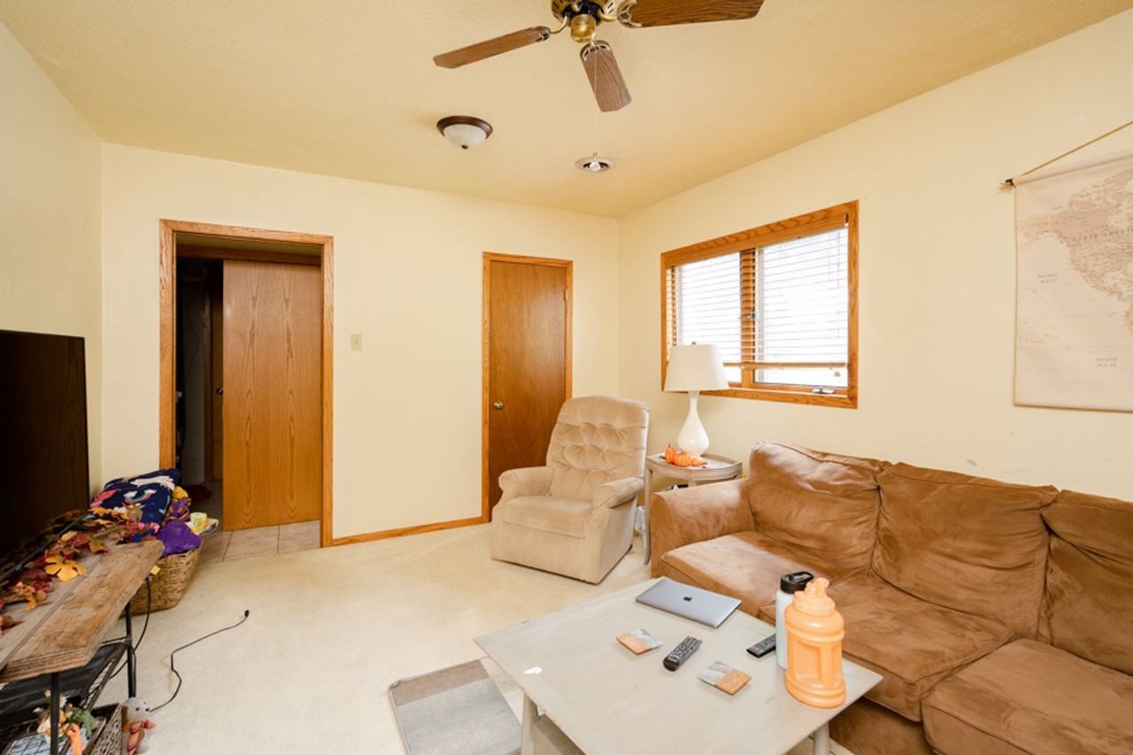 410 W 22nd St - Photo 4 of 18