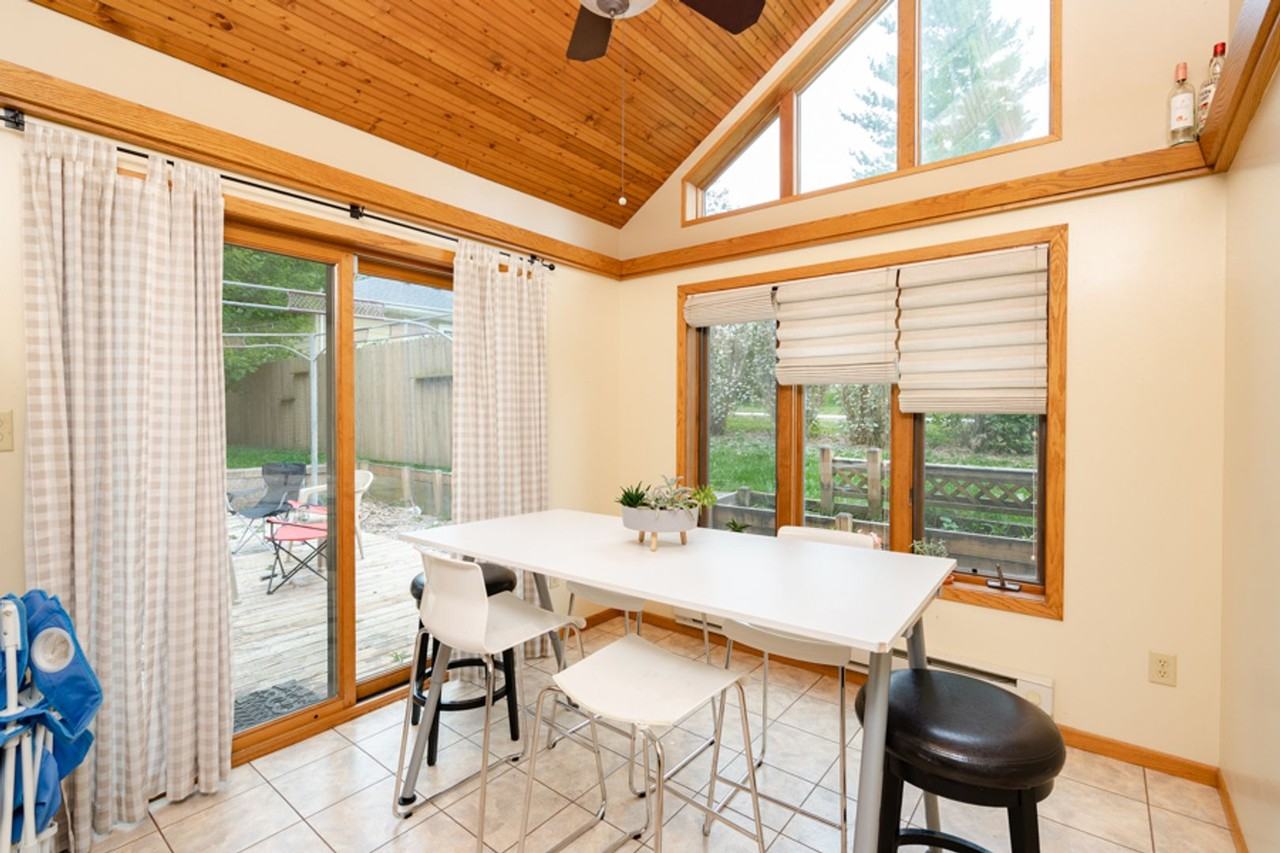 410 W 22nd St - Photo 6 of 18